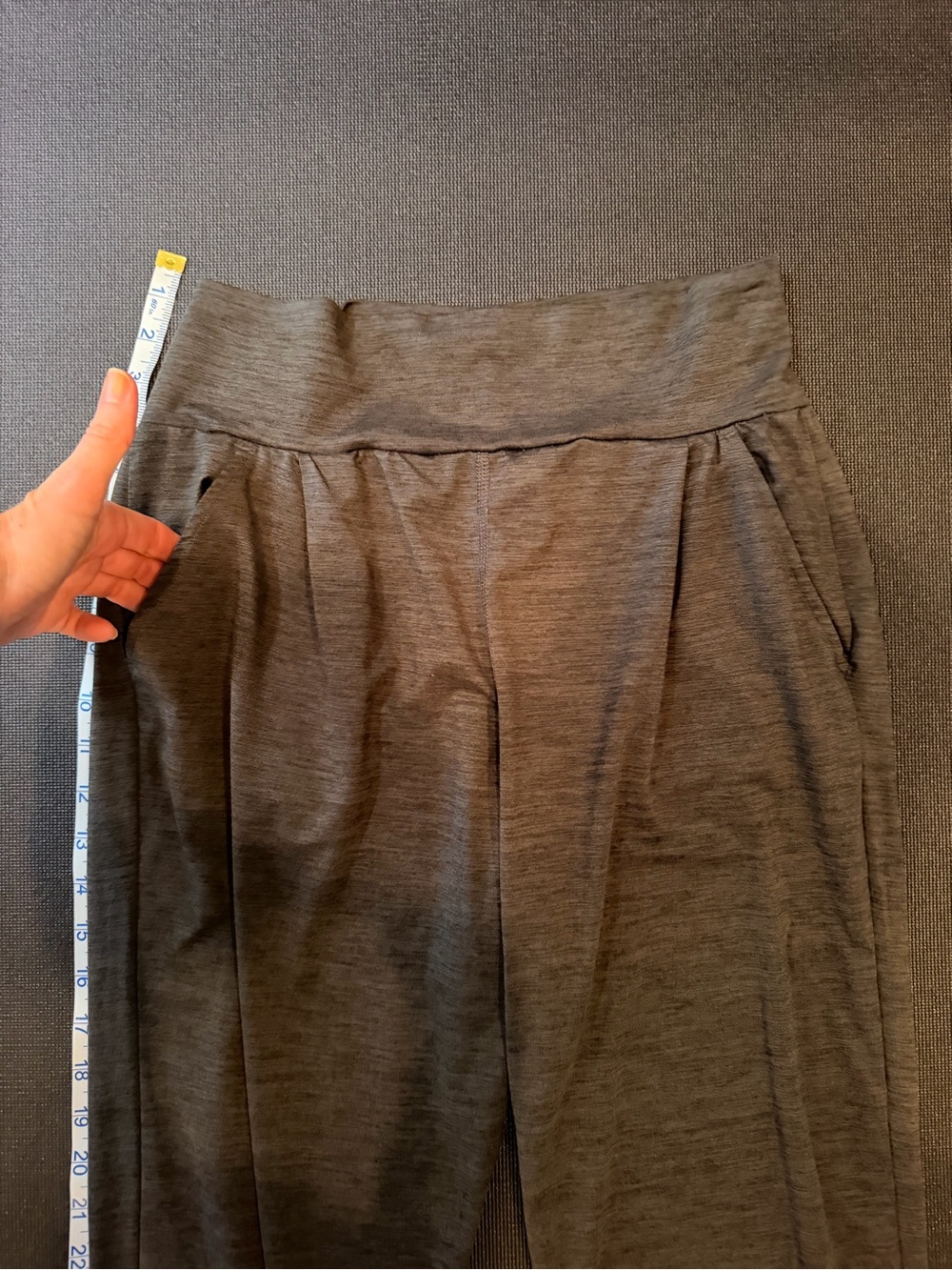 Vuori Heather Gray Lux Harem Capri Joggers - Picture 3 of 6